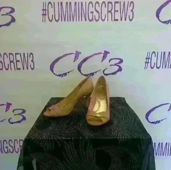 Delflex comfort beige and gold women's high heel pumps size 9 and 1/2 - Picture 9 of 11